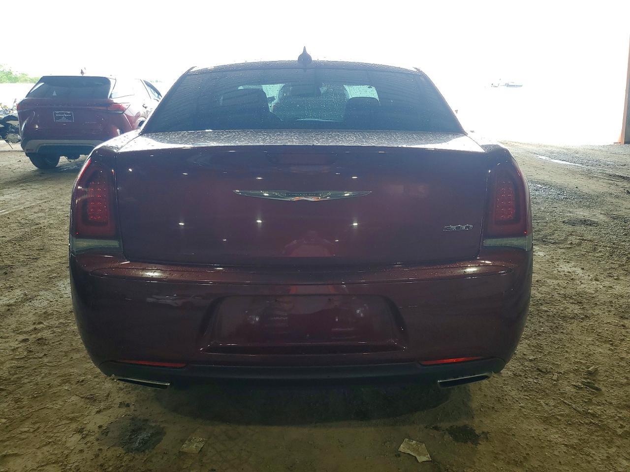 2020 Chrysler 300 Touring - Фото 6