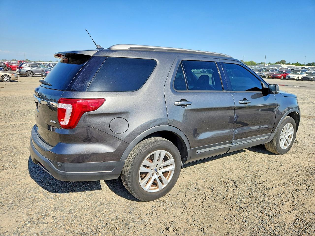 2019 Ford Explorer Xlt - Фото 3