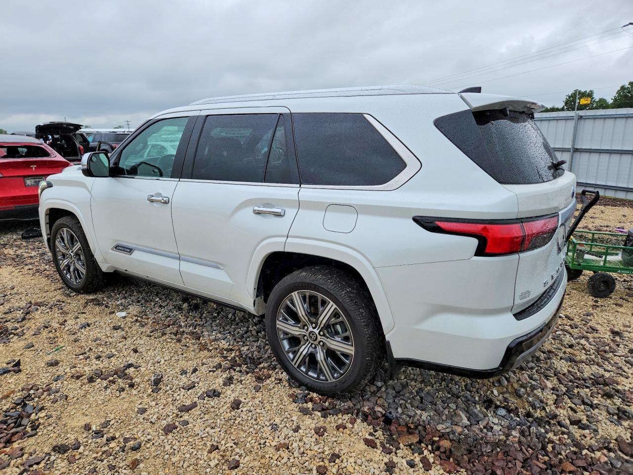 2023 Toyota Sequoia - Фото 2