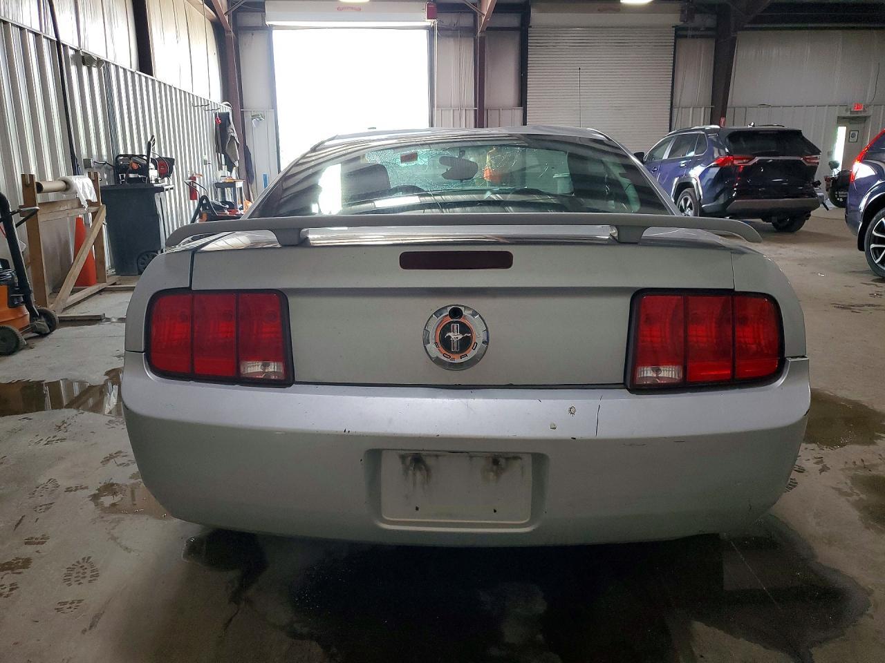2006 Ford Mustang - Image 6