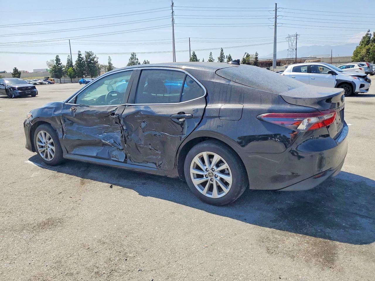 2023 Toyota Camry Le - Фото 2