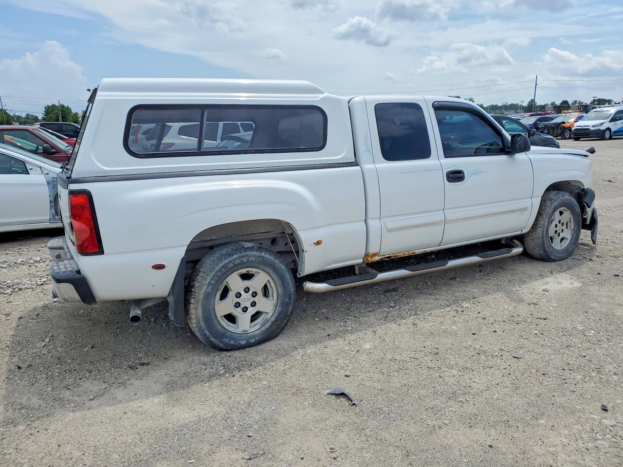 2005 Chevrolet Silverado K1500 - Image 3