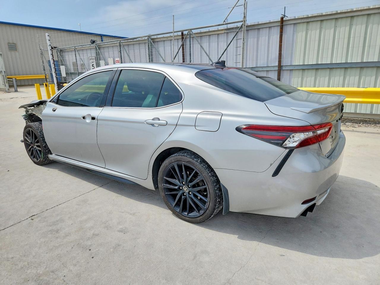 2021 Toyota Camry Ce V6 - Image 2