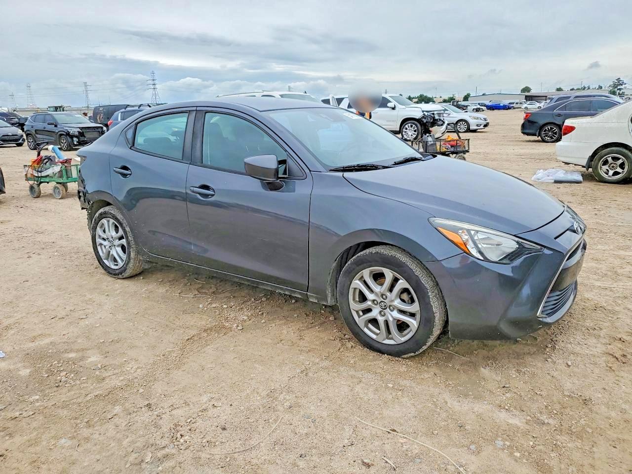 2017 Toyota Yaris Ia Base - Фото 4