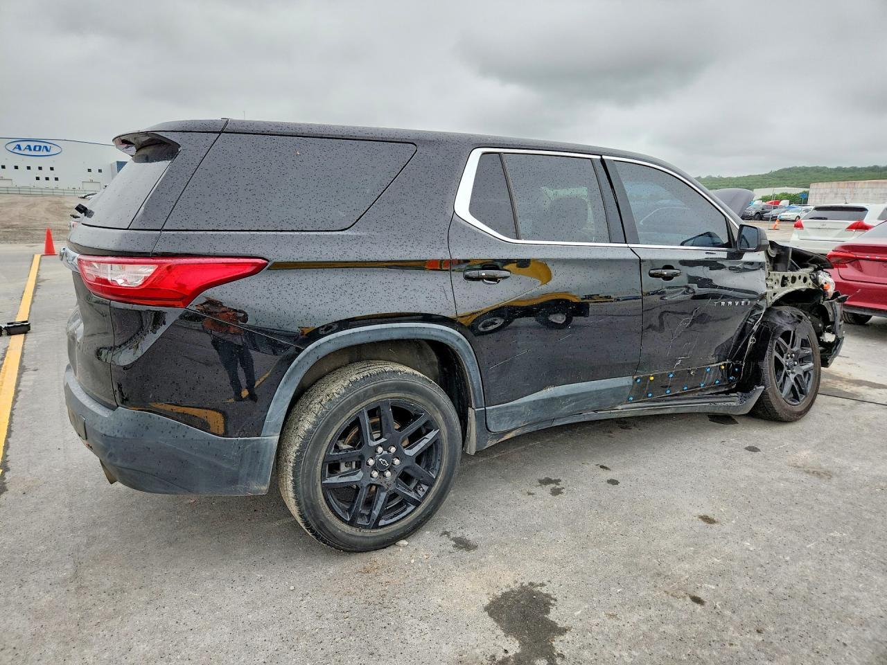 2021 Chevrolet Traverse Ls - Фото 3