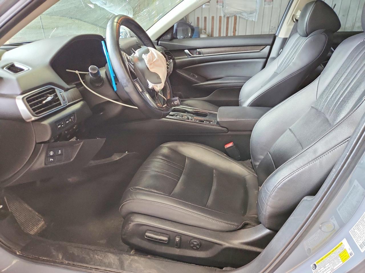 2021 Honda Accord Touring Hybrid - Image 7