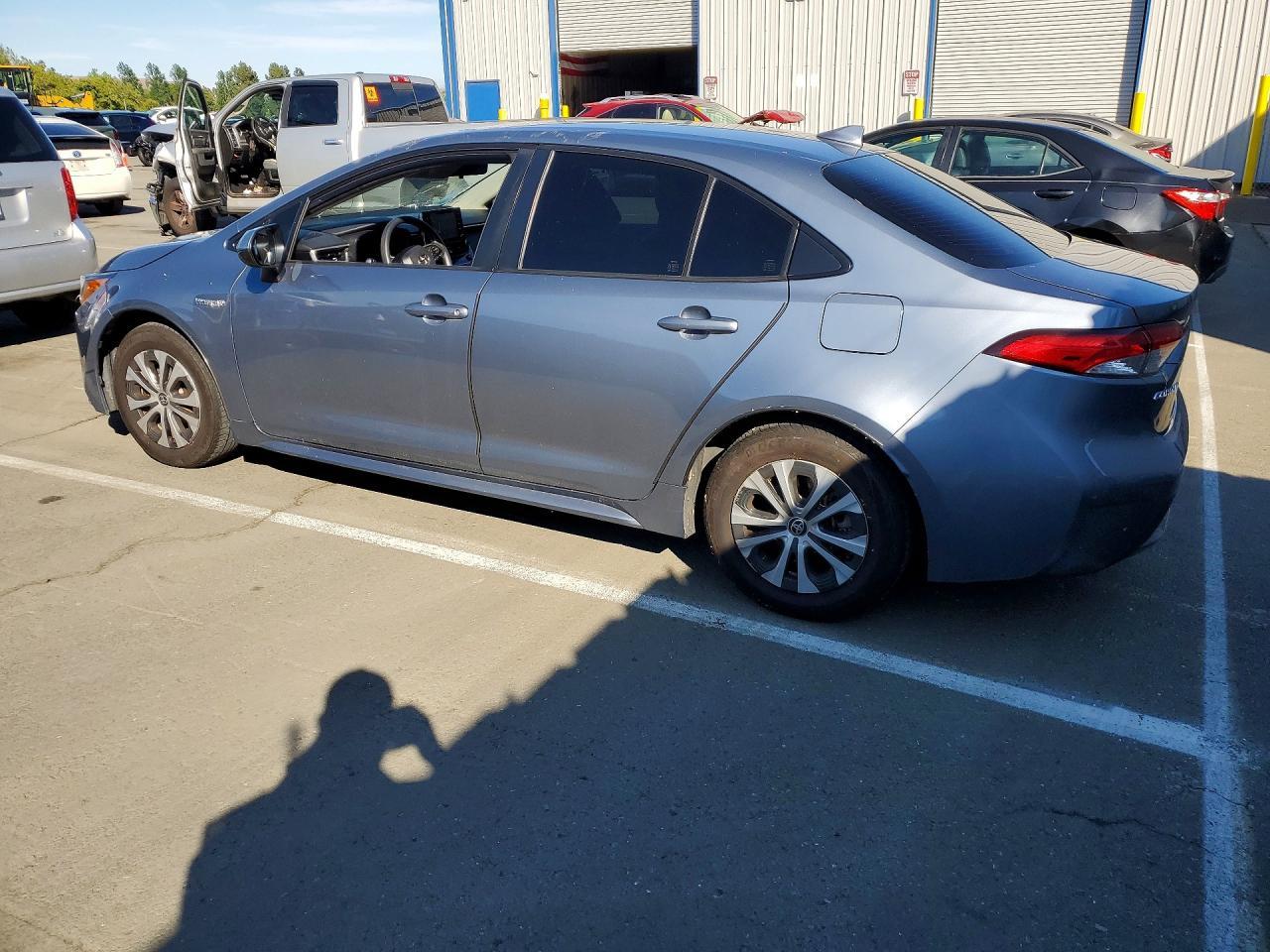 2021 Toyota Corolla Le - Фото 2