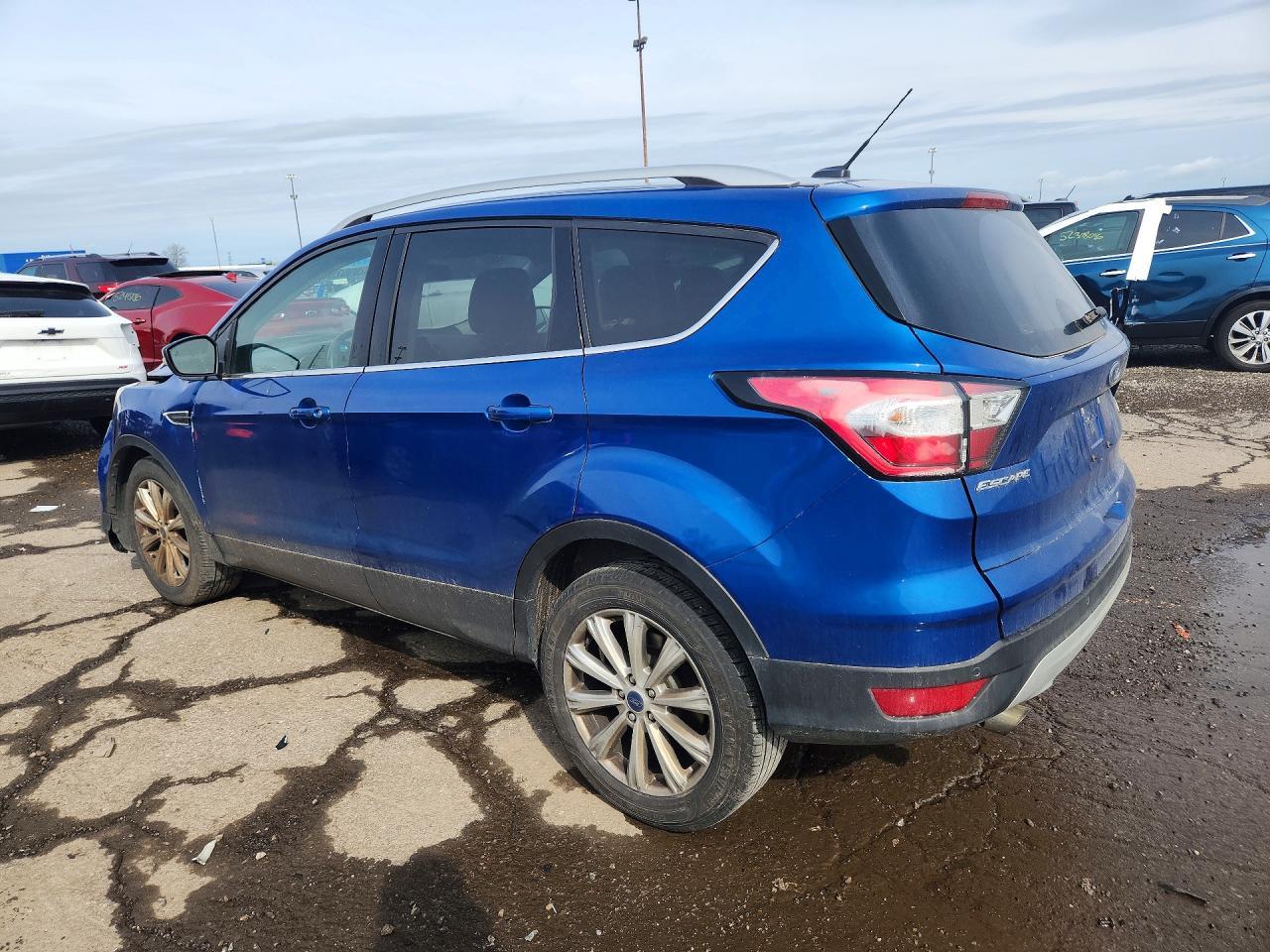 2017 Ford Escape Titanium - Фото 2