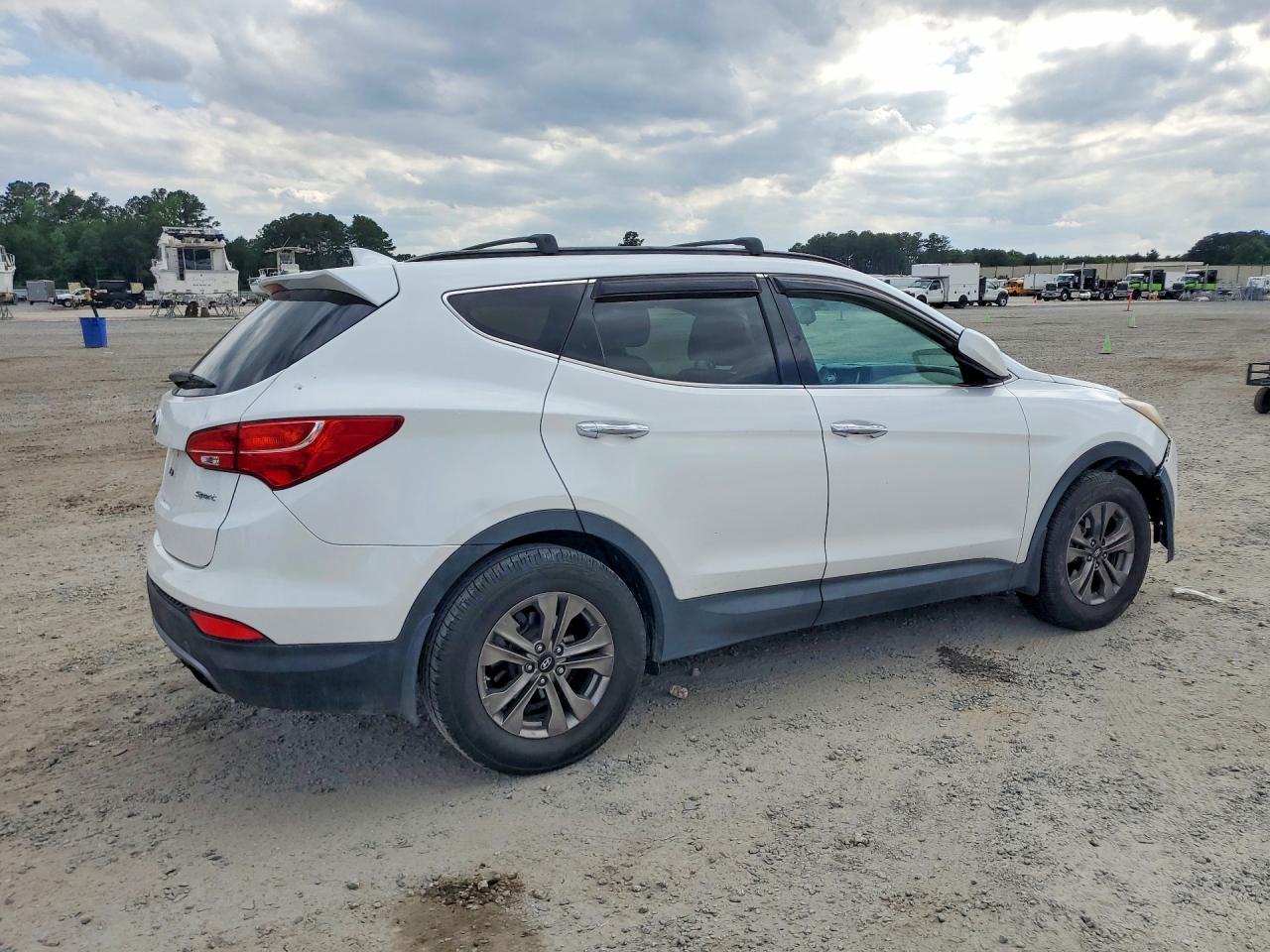 2015 Hyundai Santa Fe Sport 2.4L - Image 3