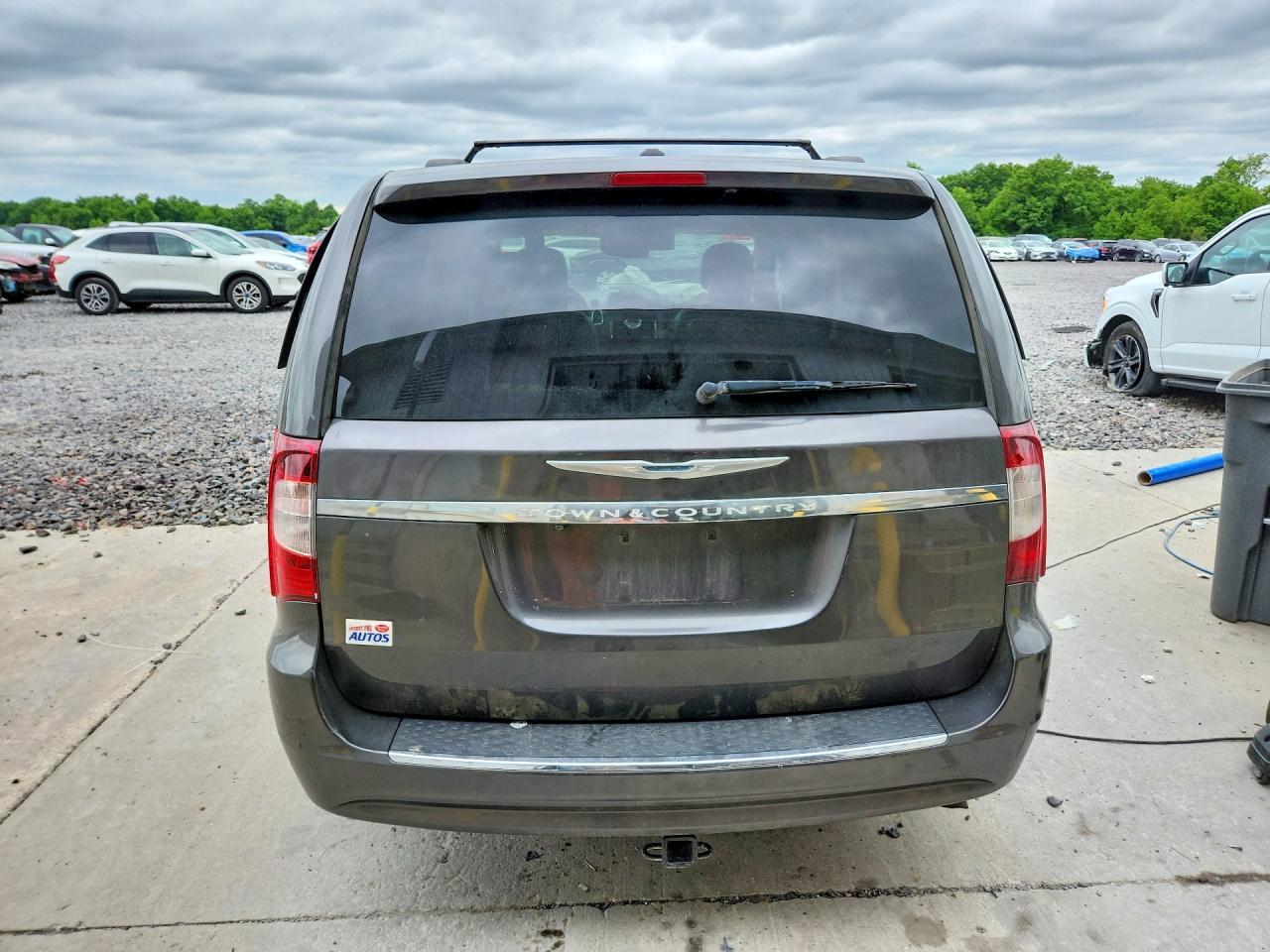 2015 Chrysler Town & Country Touring - Image 6