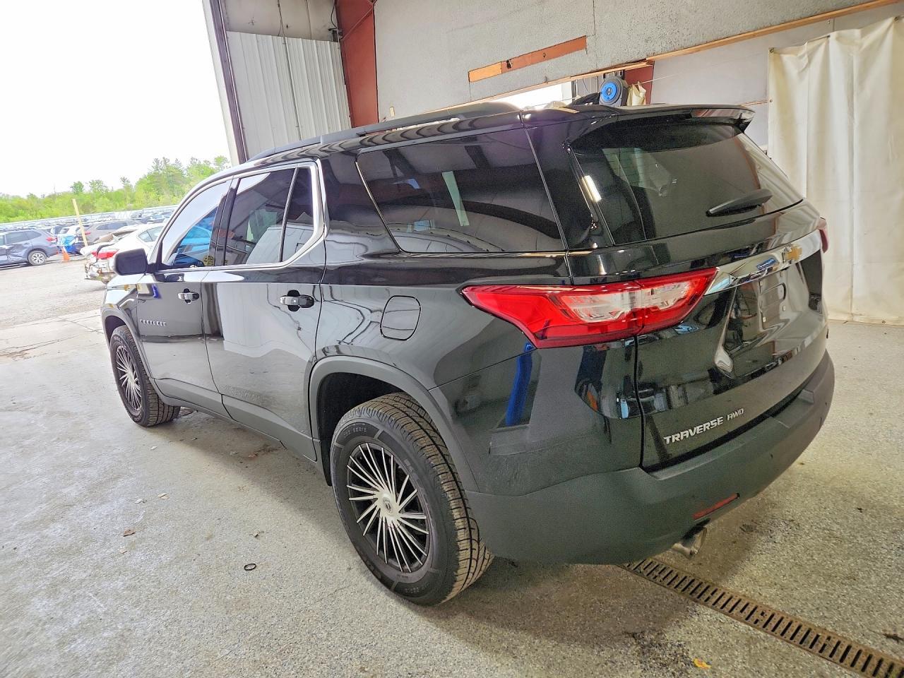 2021 Chevrolet Traverse Lt - Фото 2
