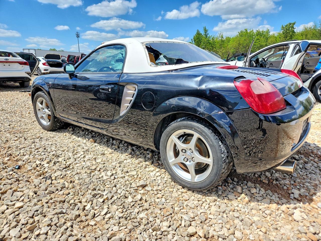 2000 Toyota Mr2 Spyder - Image 2