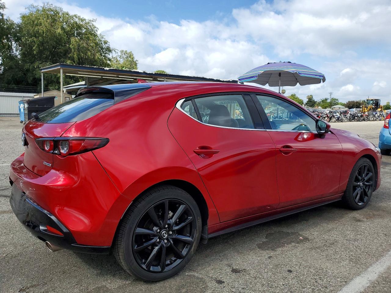 2020 Mazda 3 Premium - Фото 3