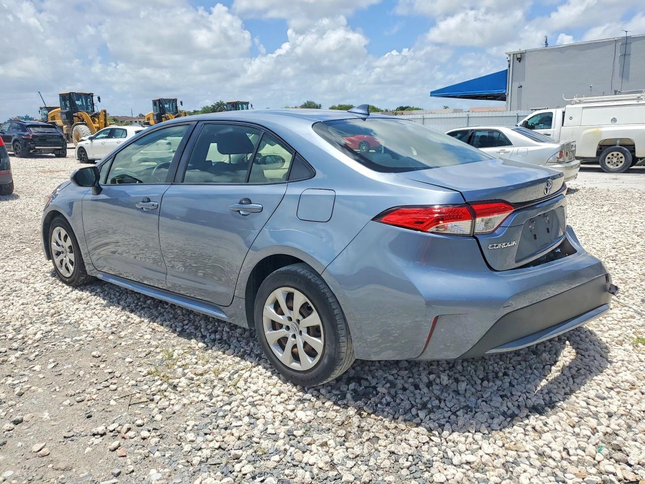 2021 Toyota Corolla Le - Фото 2