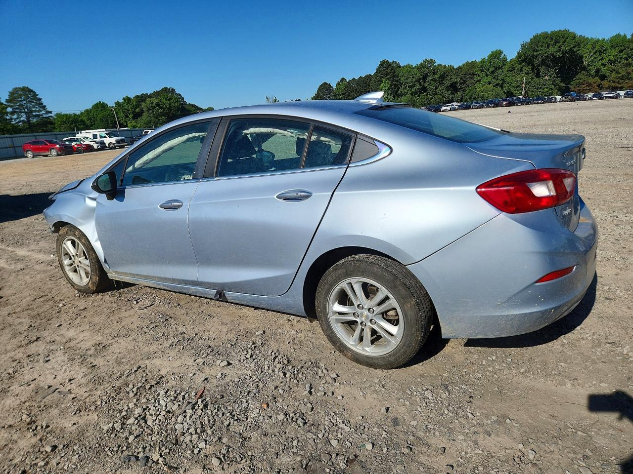 2017 Chevrolet Cruze Lt - Image 2