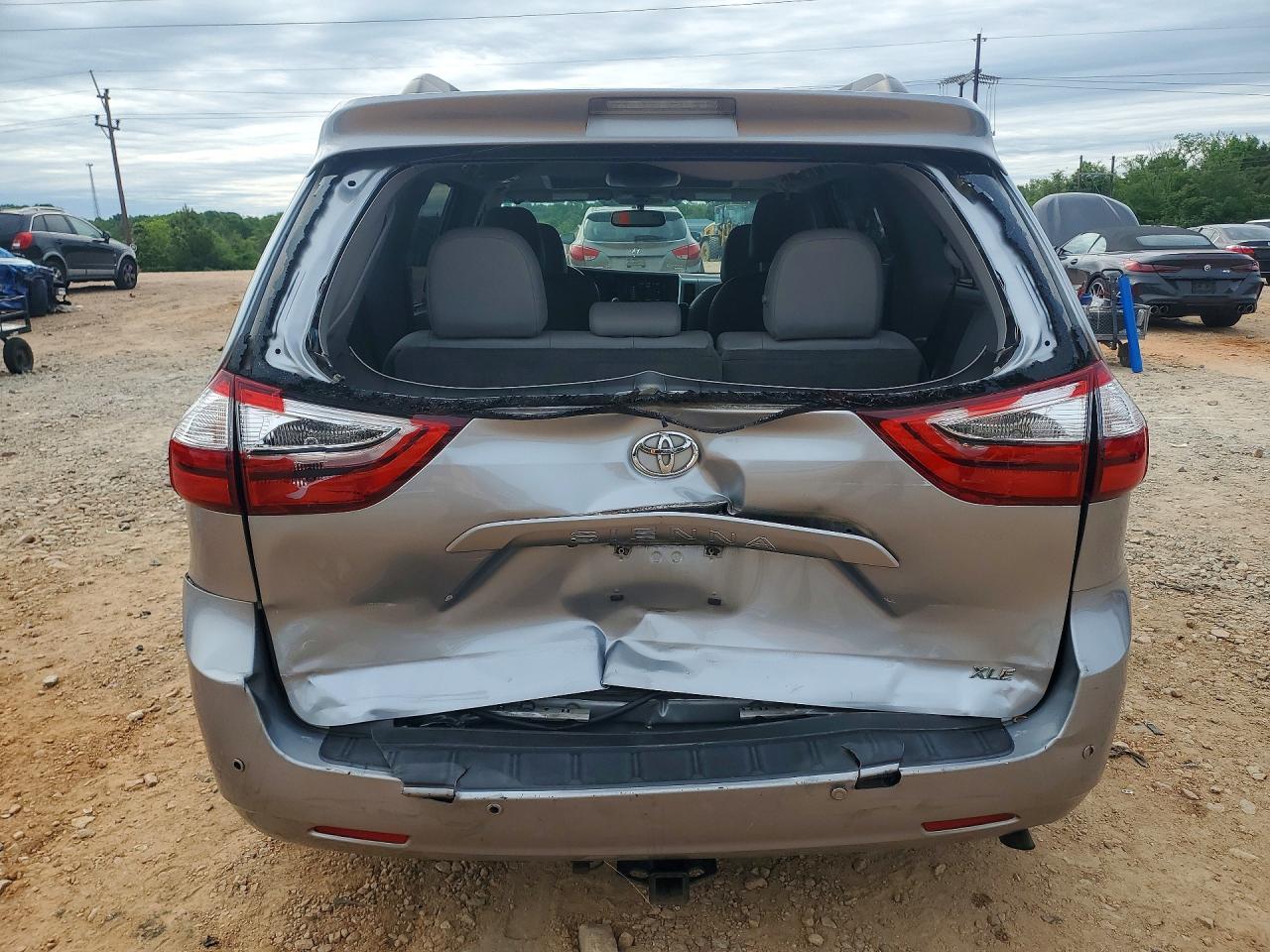 2015 Toyota Sienna Xle 8-Passenger - Фото 6