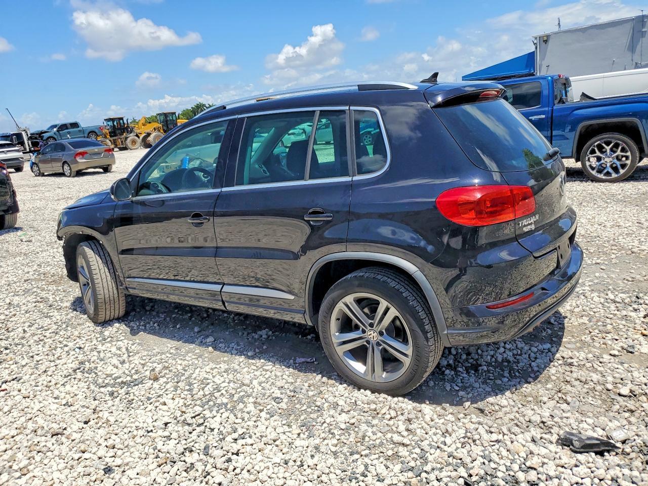 2017 Volkswagen Tiguan Sport - Фото 2