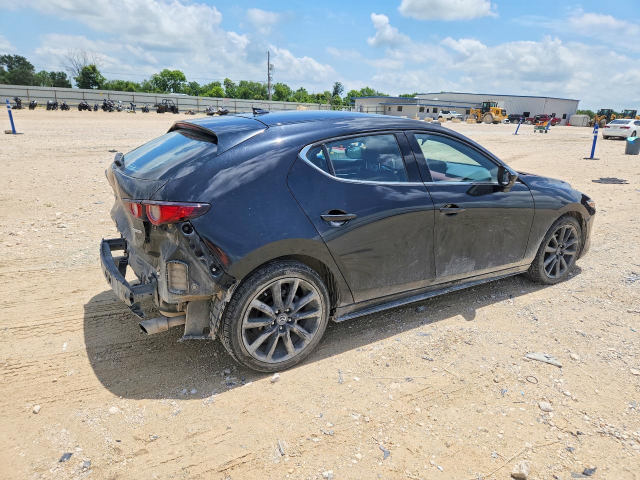 2021 Mazda 3 Premium - Фото 3