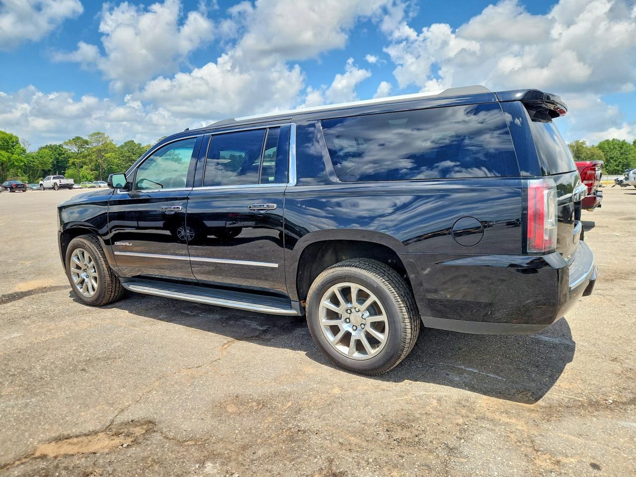 2018 GMC Yukon Xl Denali - Фото 2