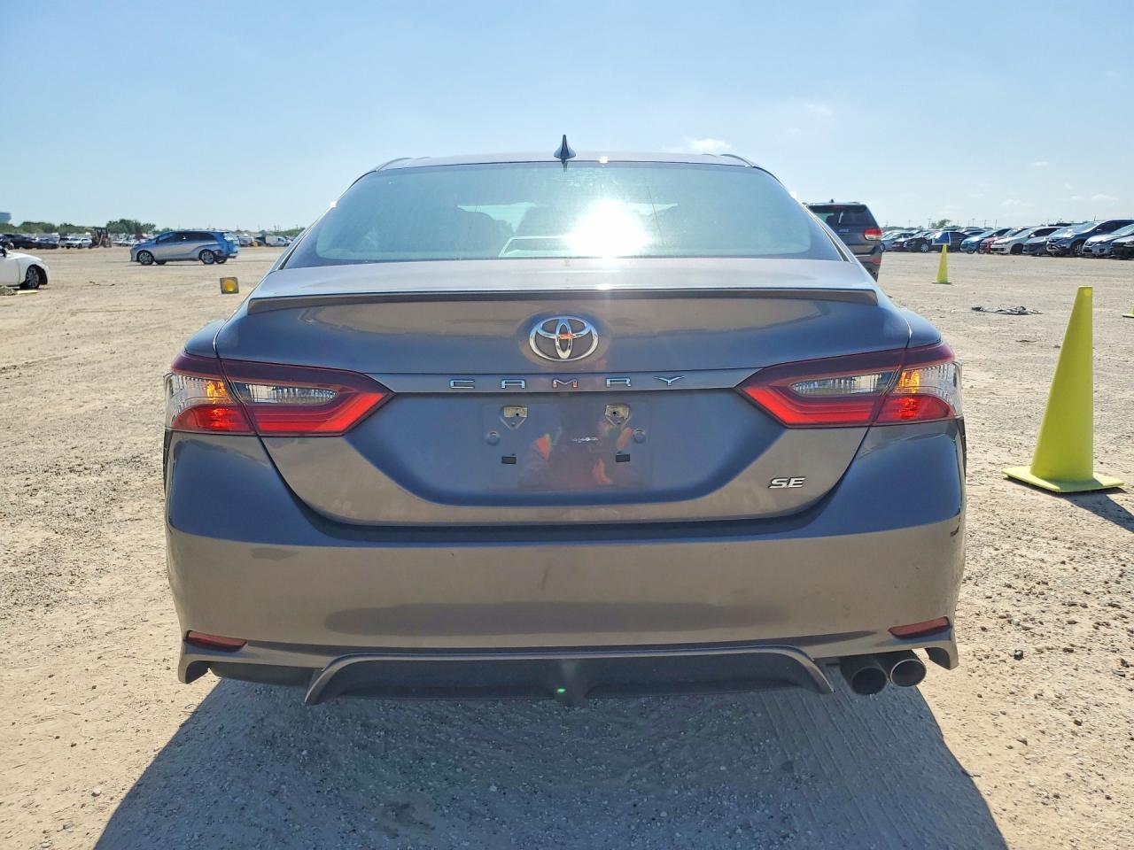 2023 Toyota Camry Se - Image 6