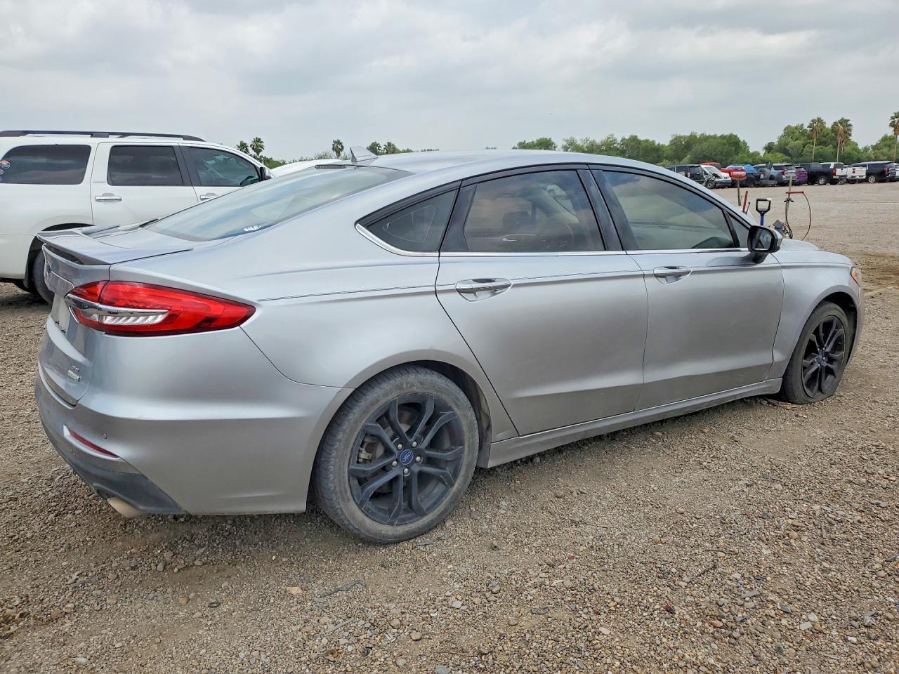 2020 Ford Fusion Se - Image 3