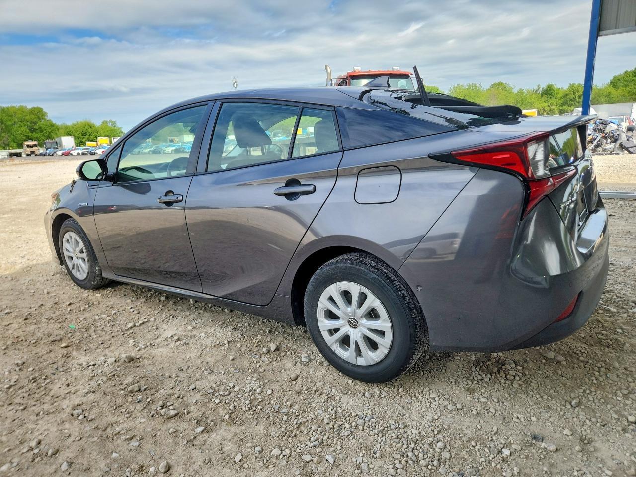 2019 Toyota Prius Le - Фото 2