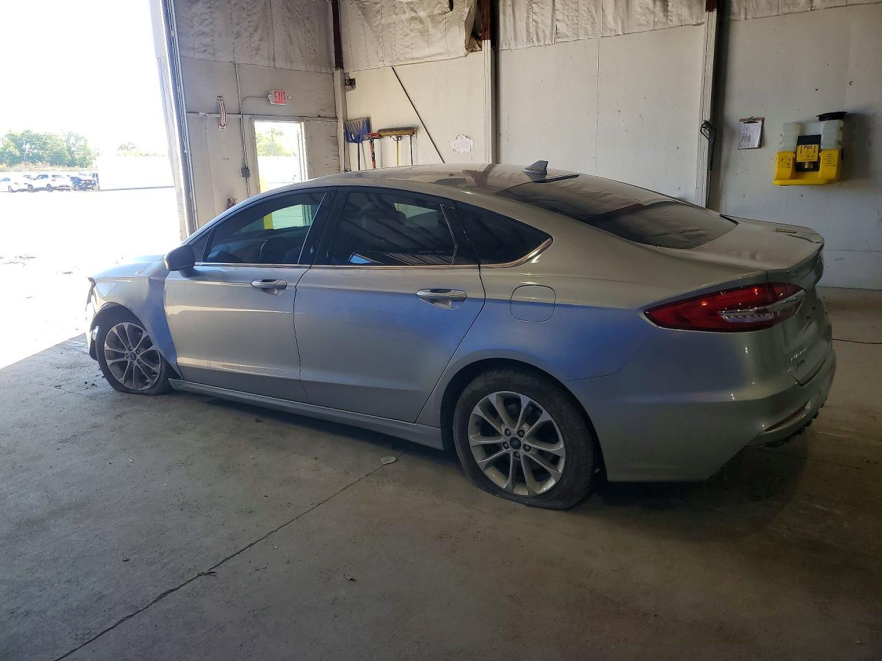 2020 Ford Fusion Se - Фото 2