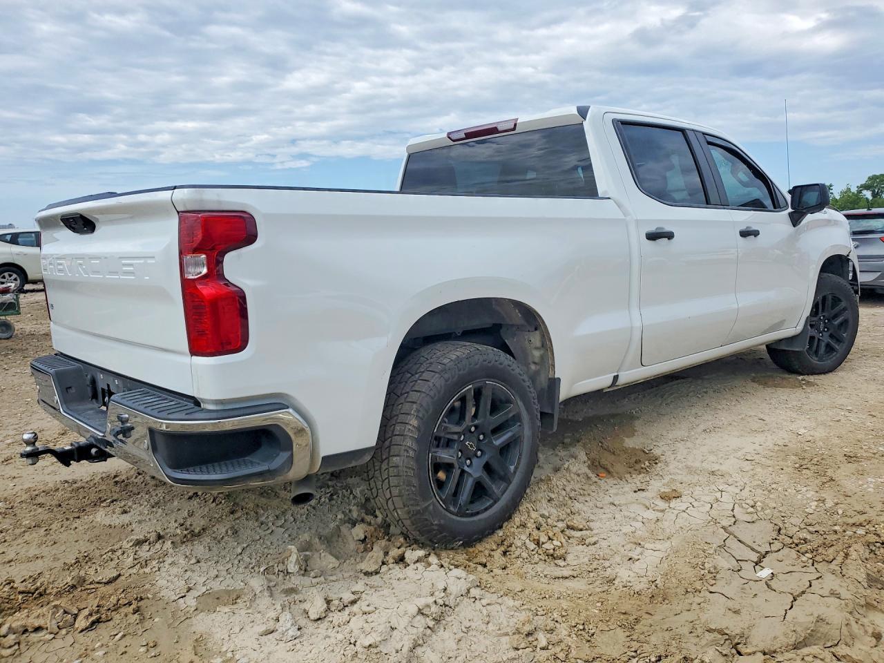 2024 Chevrolet Silverado C1500 - Фото 3