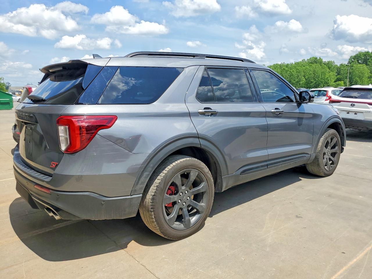 2022 Ford Explorer St - Image 3