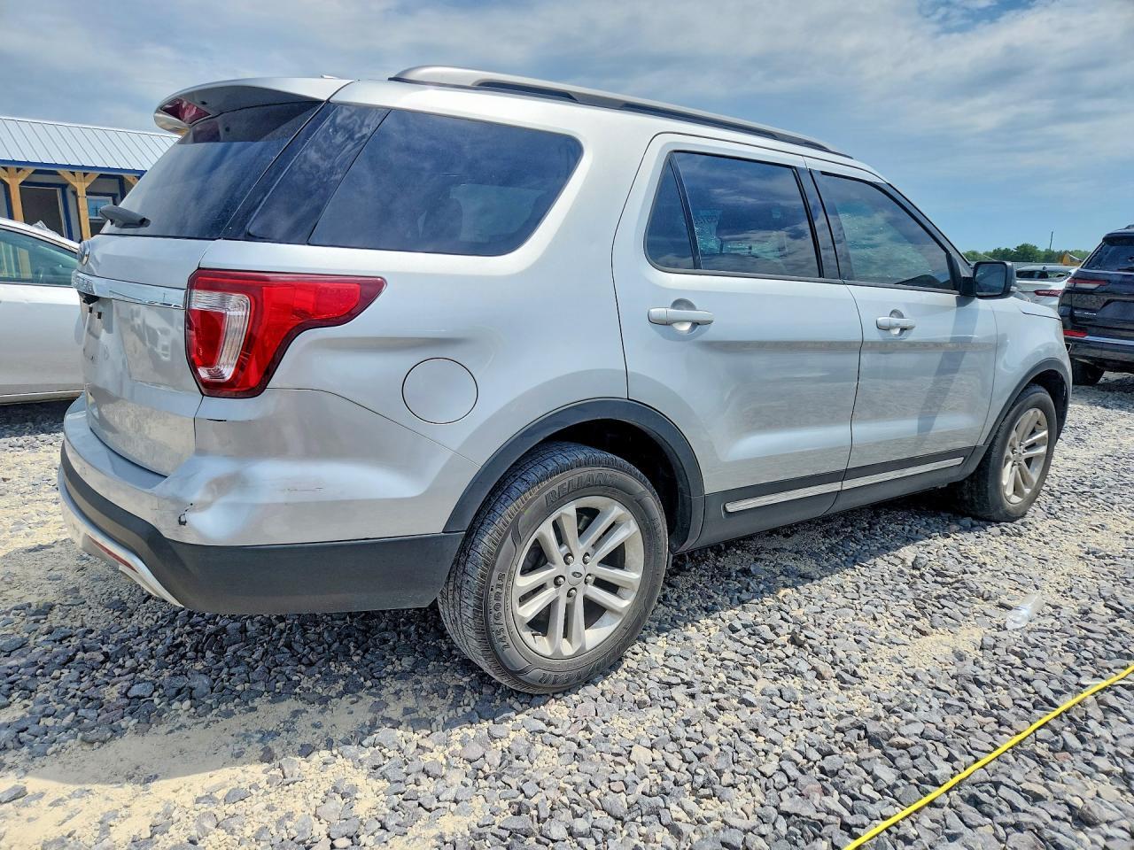 2017 Ford Explorer Xlt - Фото 3