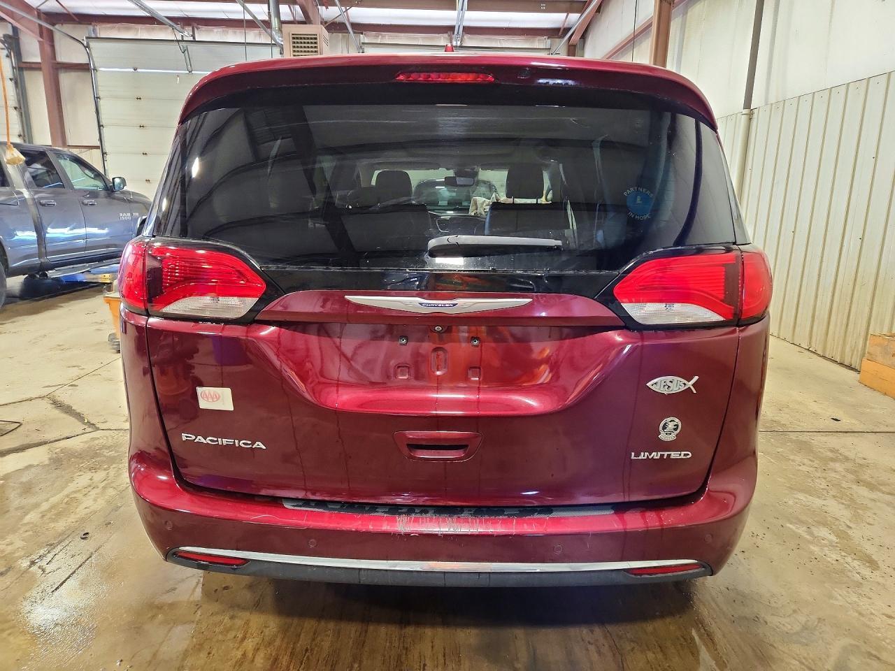 2018 Chrysler Pacifica Limited - Image 6