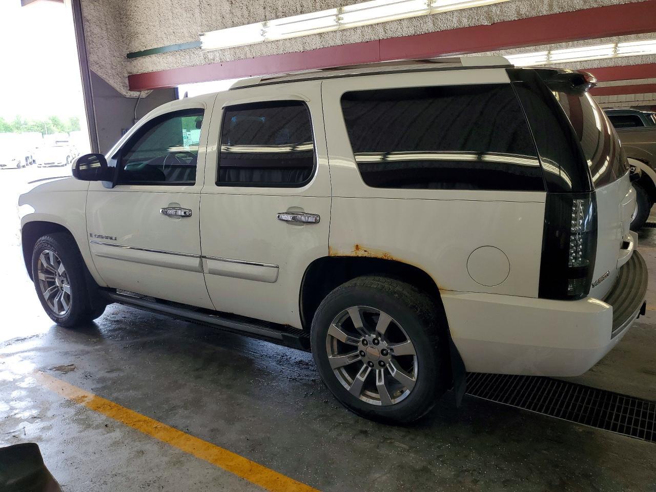 2007 GMC Yukon Denali - Фото 2
