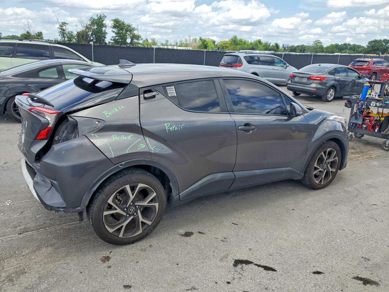 2018 Toyota C-Hr Xle - Image 3