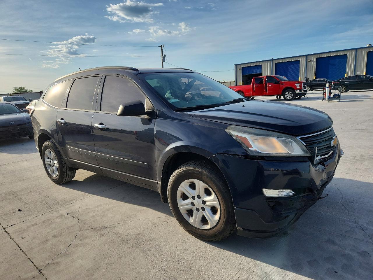 2017 Chevrolet Traverse Ls - Image 4