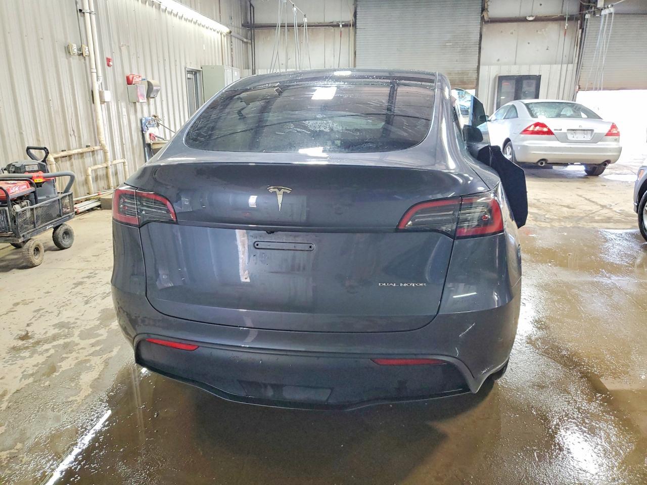 2023 Tesla Model Y - Фото 6