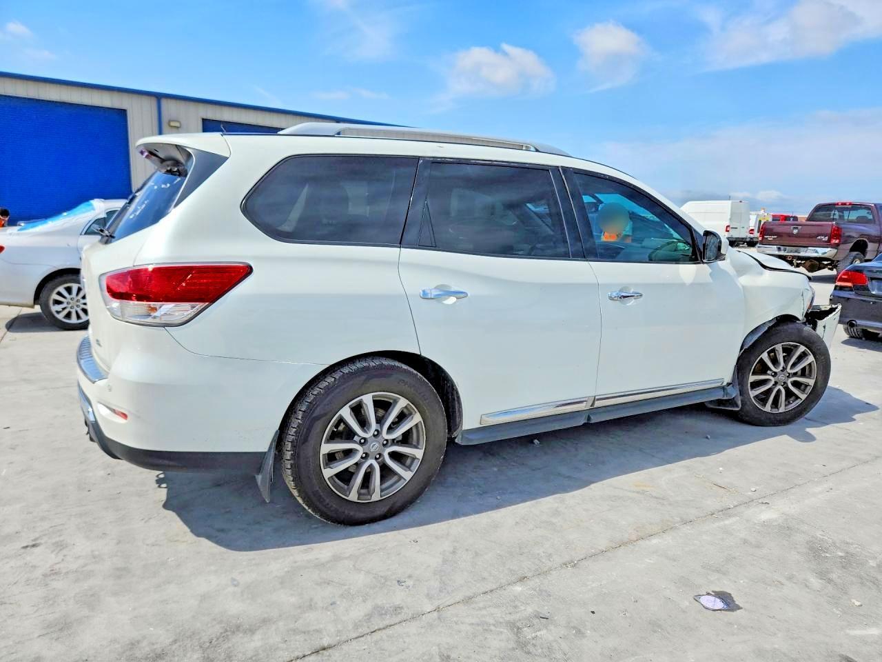 2015 Nissan Pathfinder Sl - Image 3