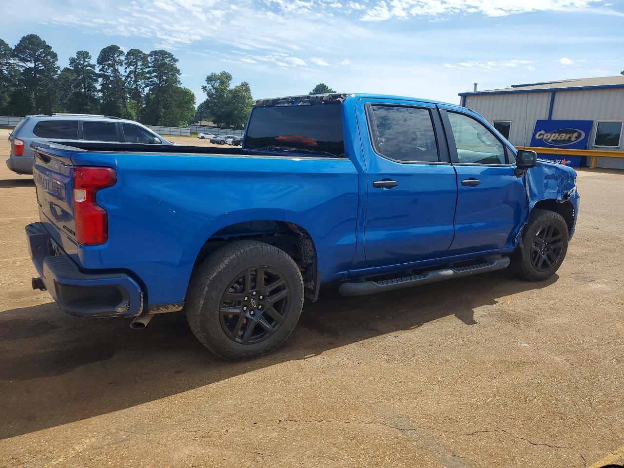 2023 Chevrolet Silverado K1500 Custom - Фото 3