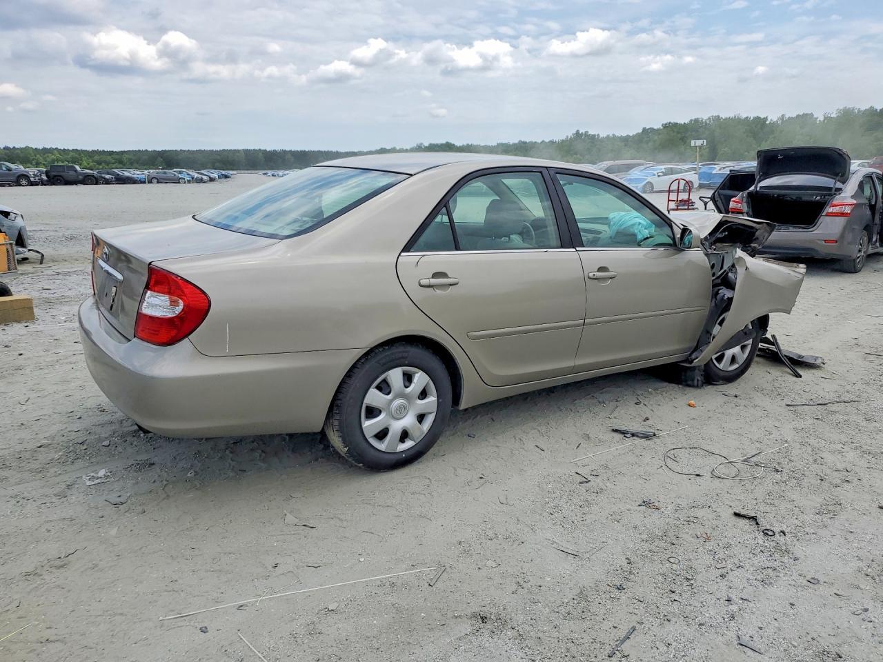 2002 Toyota Camry Le - Фото 3