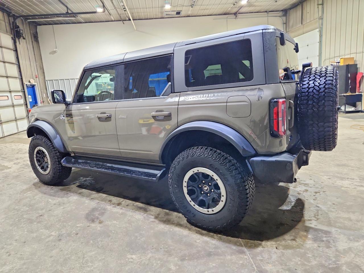 2025 Ford Bronco Outer Banks - Image 2