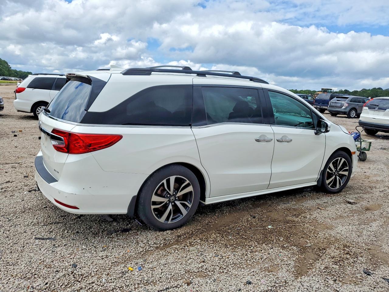 2018 Honda Odyssey Elite - Фото 3
