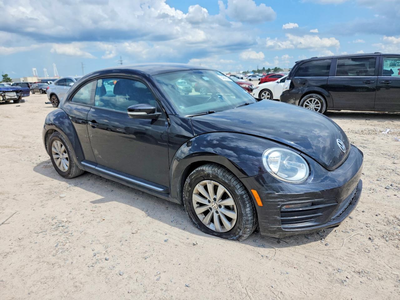 2019 Volkswagen Beetle S - Фото 4