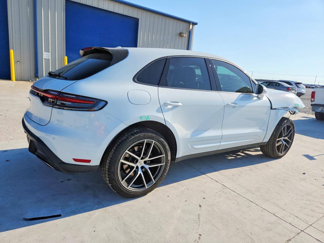 2025 Porsche Macan Base - Image 3
