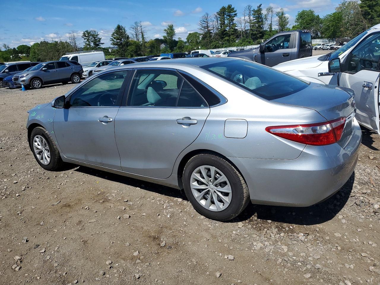 2016 Toyota Camry Le - Фото 2