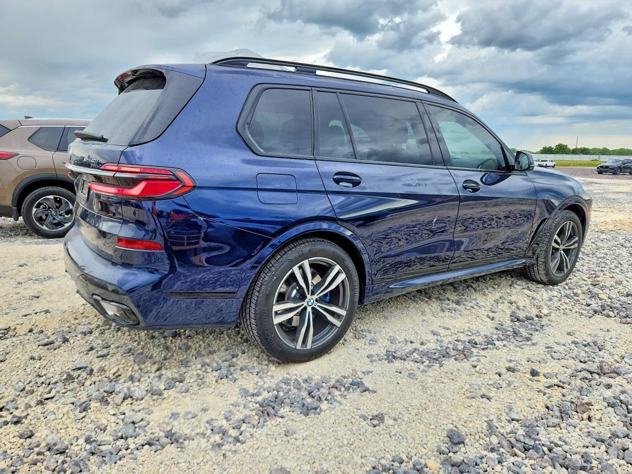 2026 BMW X7 xDrive40I - Фото 3
