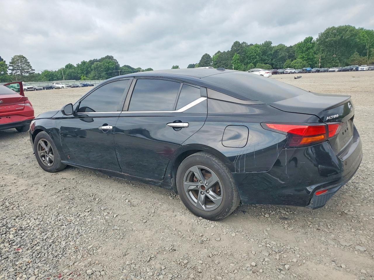 2020 Nissan Altima S - Фото 2