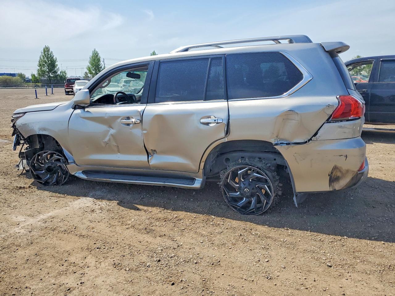 2010 Lexus Lx 570 - Image 2