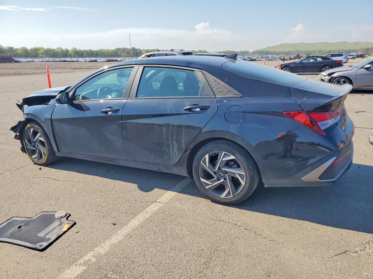 2025 Hyundai Elantra Sel Sport - Image 2