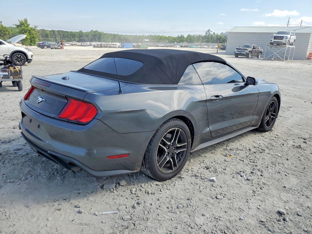 2020 Ford Mustang - Фото 3