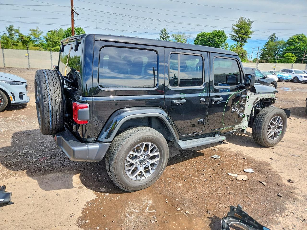 2025 Jeep Wrangler Sahara - Image 3