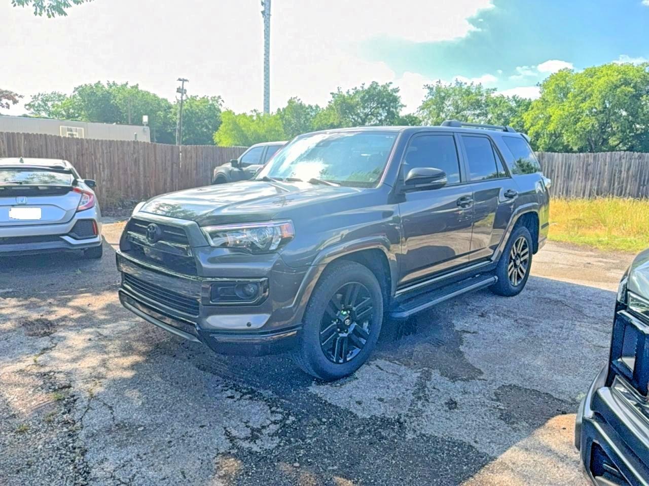 2020 Toyota 4Runner Nightshade Edition - Фото 2
